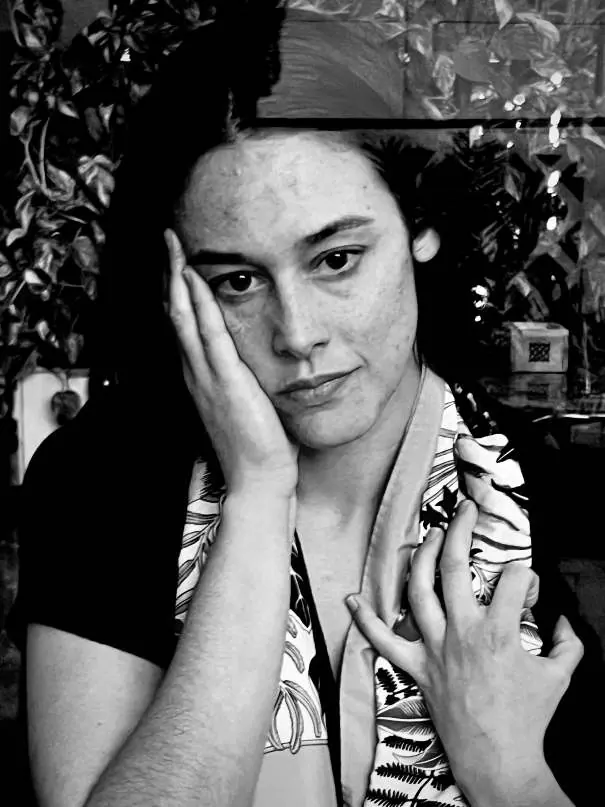 Retrato de Alba en la galería de Adorando Amar.